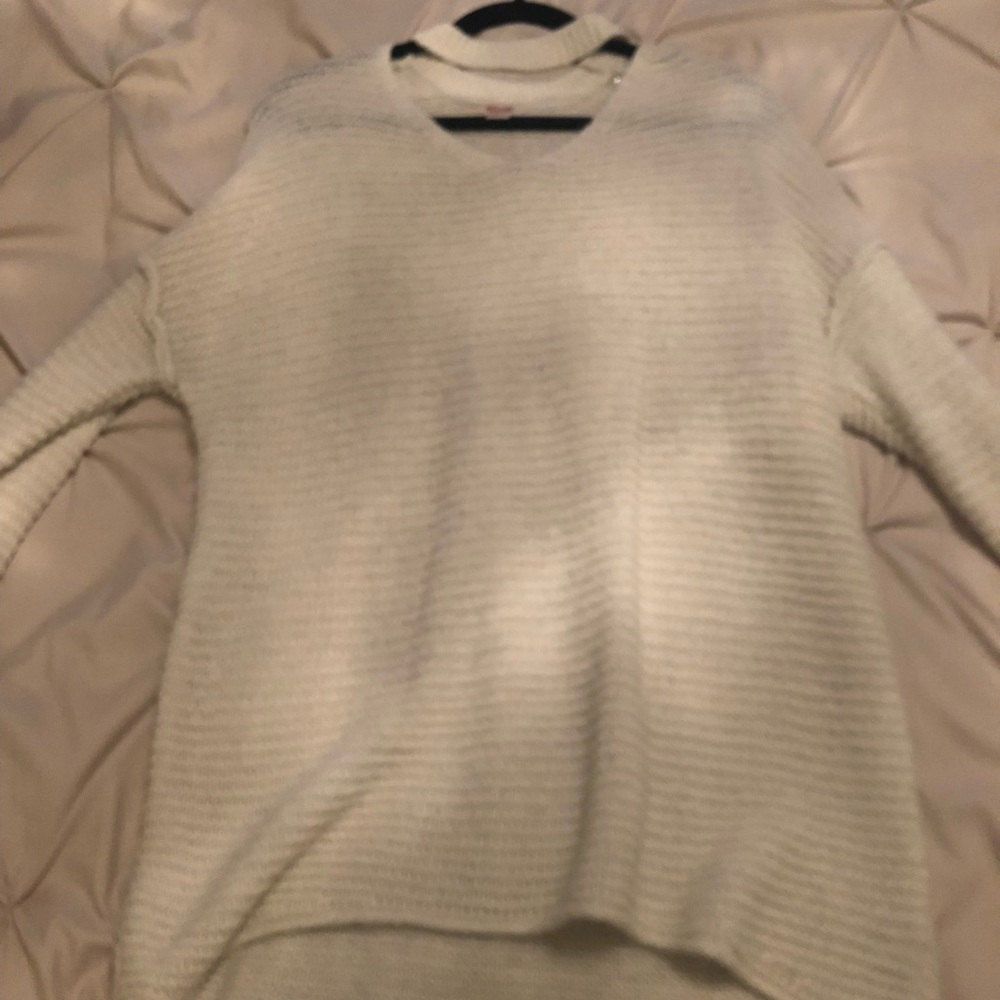 White/cream chunky sweater with choker